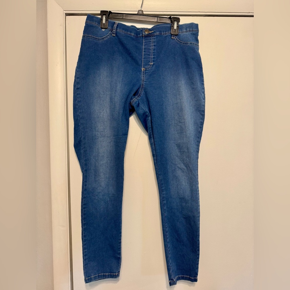 Lee Easy Fit Blue Pull on Jeans